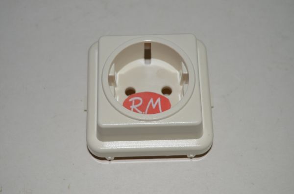 Tapa base enchufe TTL marfil Fontini quattro 4394