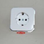 Base de enchufe TT schuko Simon 31432-60 blanco