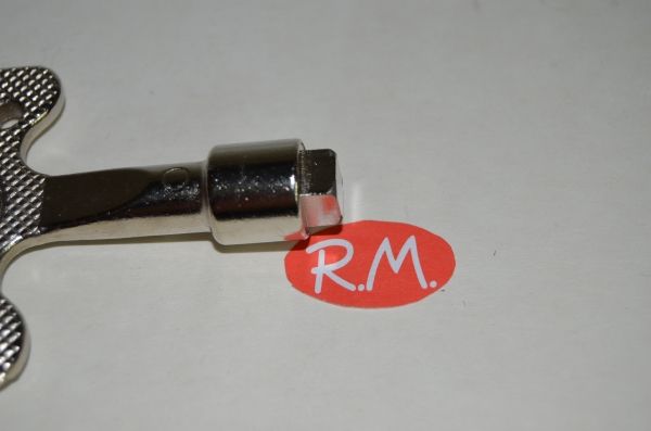 Llave armario puerta contador cuadrada M-8 mm - Imagen 4