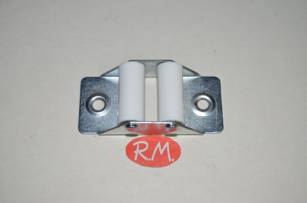 Guía cinta persiana rodillo plástico 66 x 30 mm