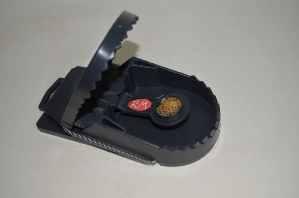 Trampa con cebo para ratas