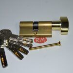 Cilindro Tecon seguridad R15 latón 30 x 30 mm con pomo