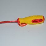Destornillador aislado 1000V boca plana 2.5 x 75 mm