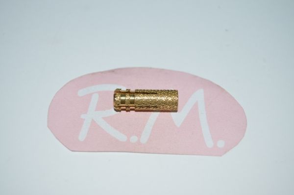 Taco de latón M5 6.5 x 20 mm