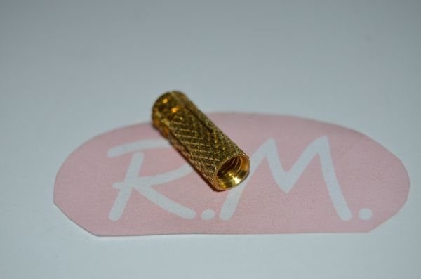 Taco de latón M6 8 x 23 mm