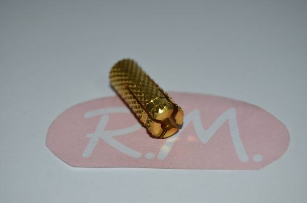 Taco de latón M8 10 x 23 mm