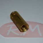 Taco de latón M10 12 x 33 mm