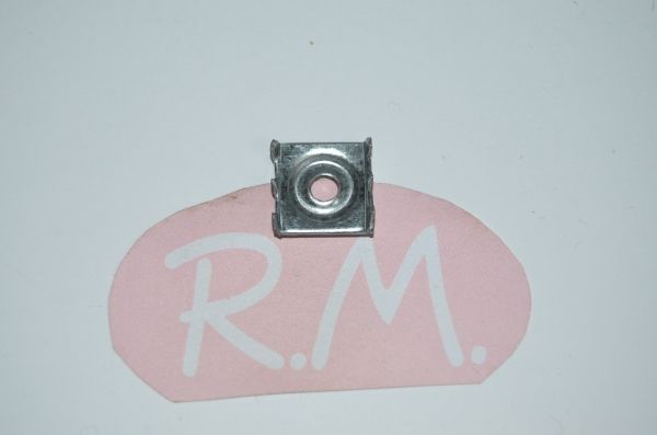 Grapa trasera mueble 15 x 15 mm