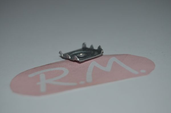 Grapa trasera mueble 15 x 15 mm
